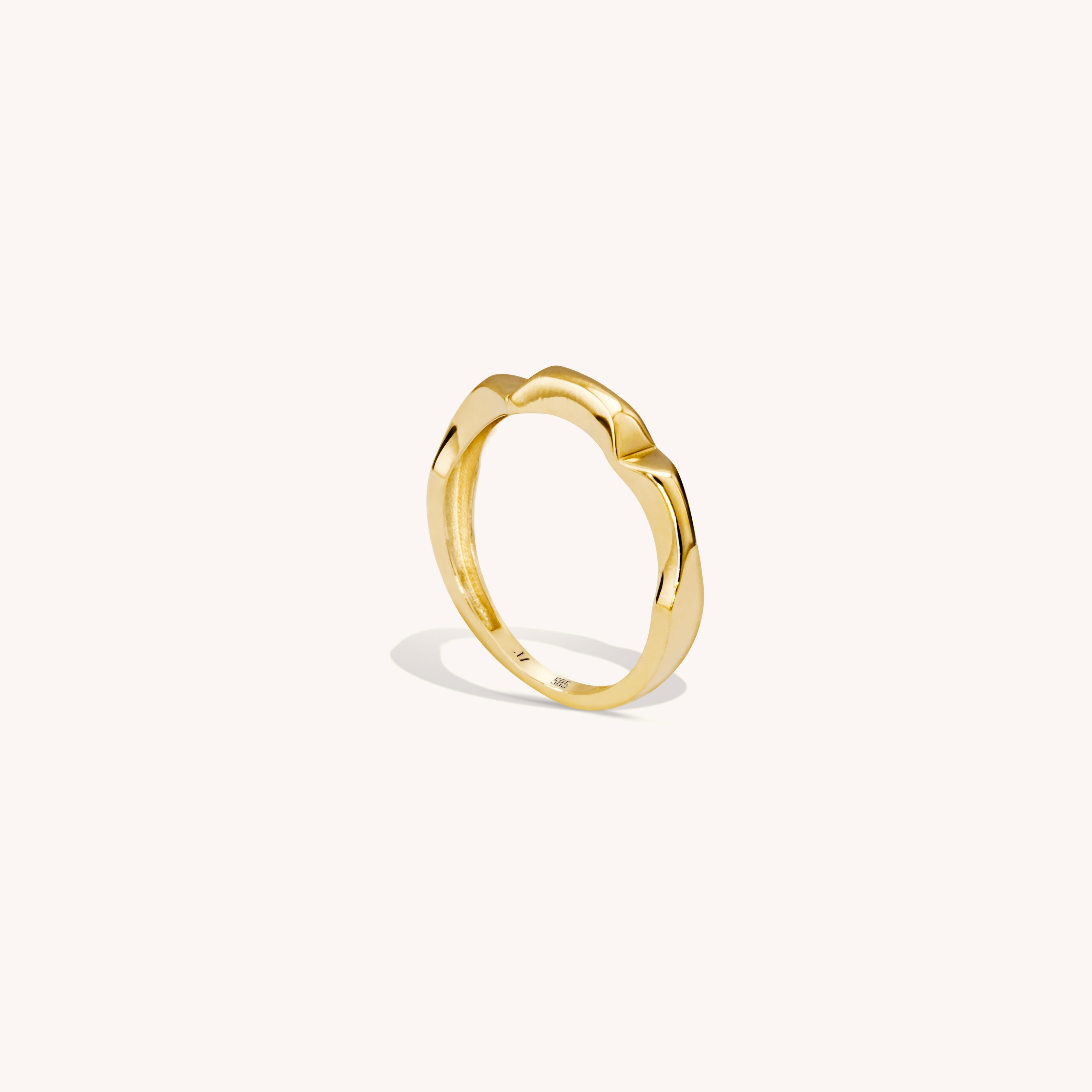 Lada Wavy Band Ring