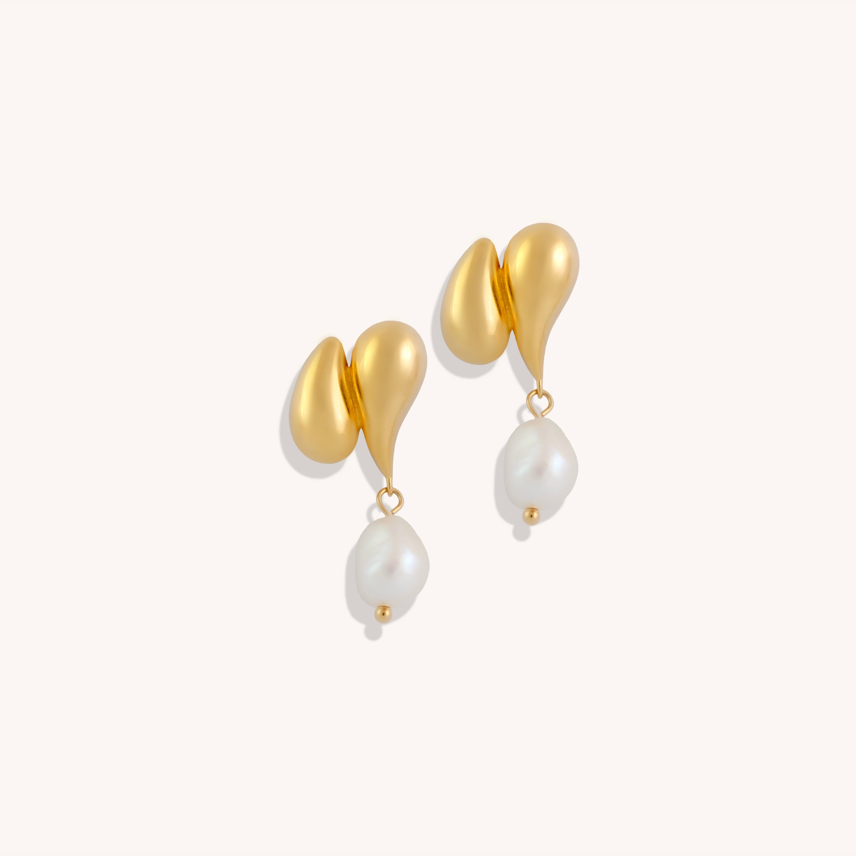 Boucles d'oreilles pendantes Aurelia avec perle naturelle