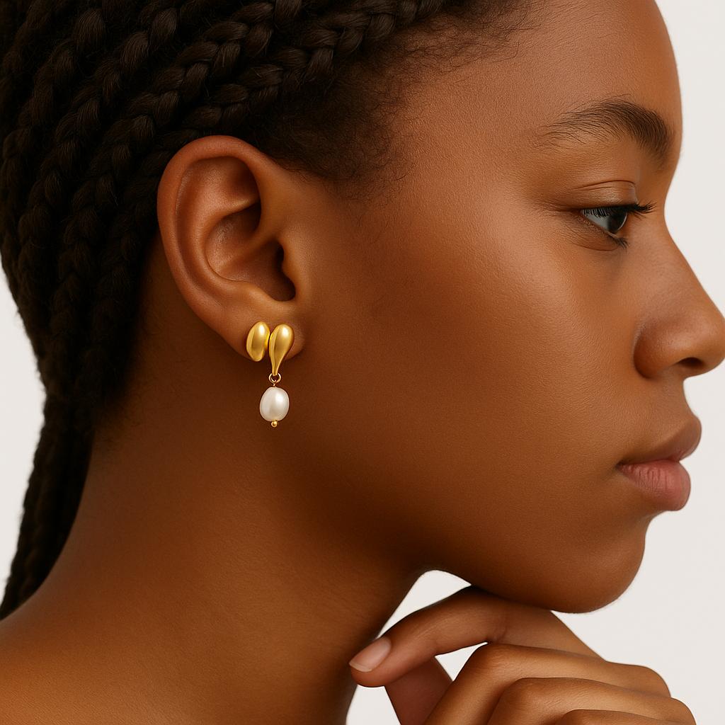 Boucles d'oreilles pendantes Aurelia avec perle naturelle